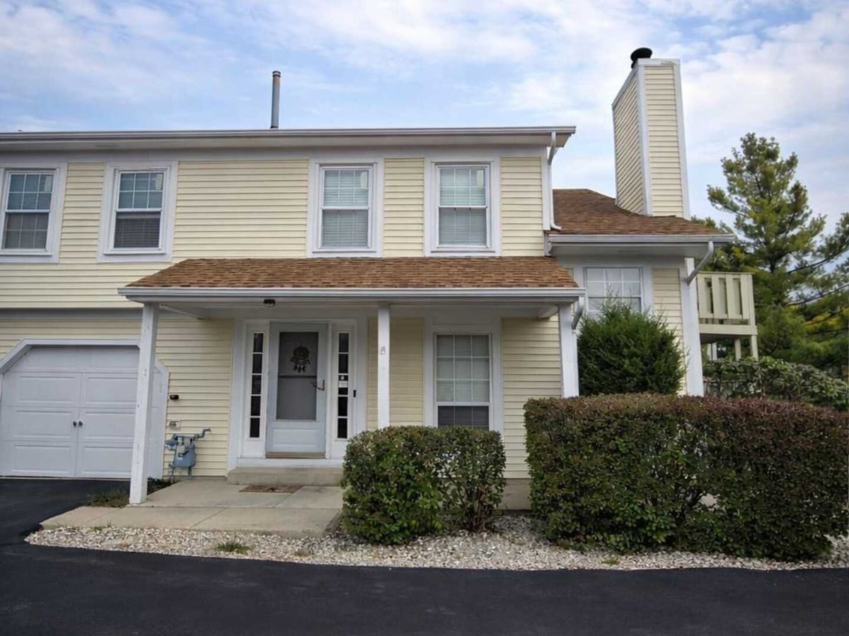 216 WHITEWOOD Drive, Streamwood, IL 60107