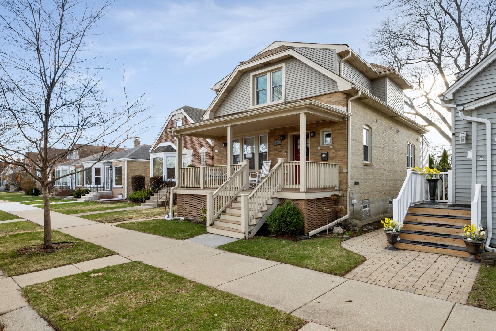 5422 N Natoma Avenue — Chicago, IL 60656
