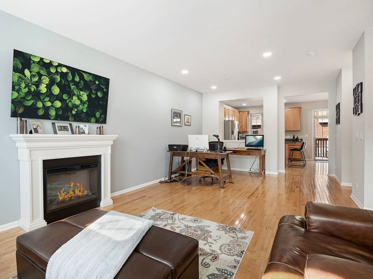 27W711 Meadowview Drive, Winfield, IL 60190