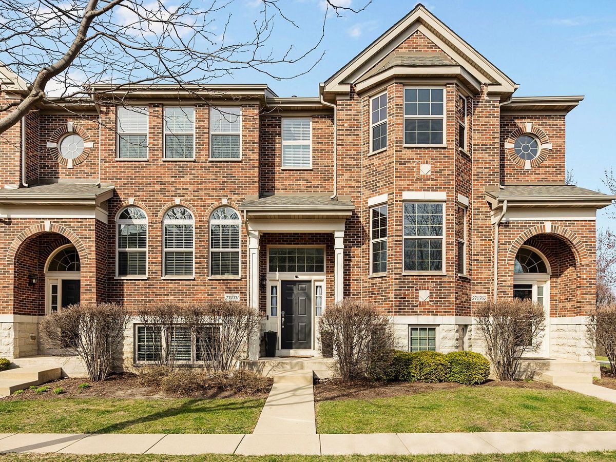 27W711 Meadowview Drive, Winfield, IL 60190