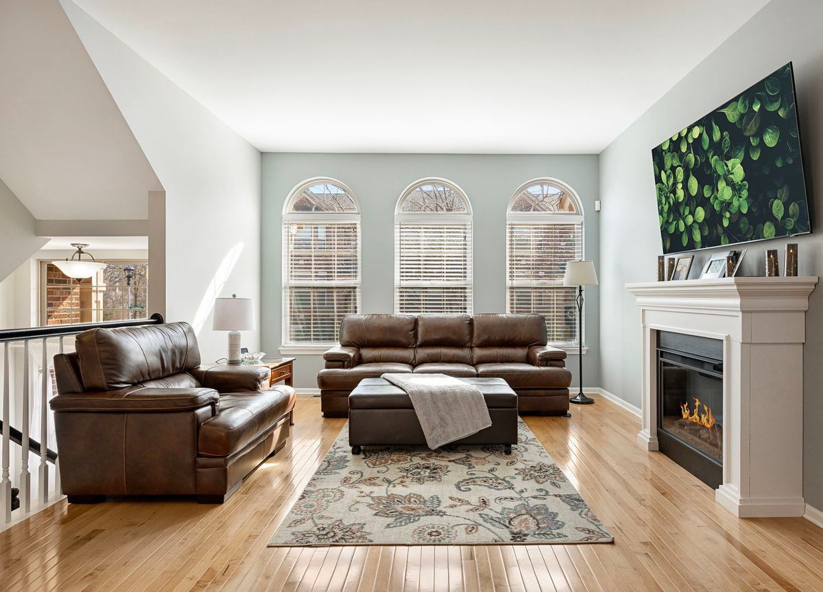 27W711 Meadowview Drive, Winfield, IL 60190