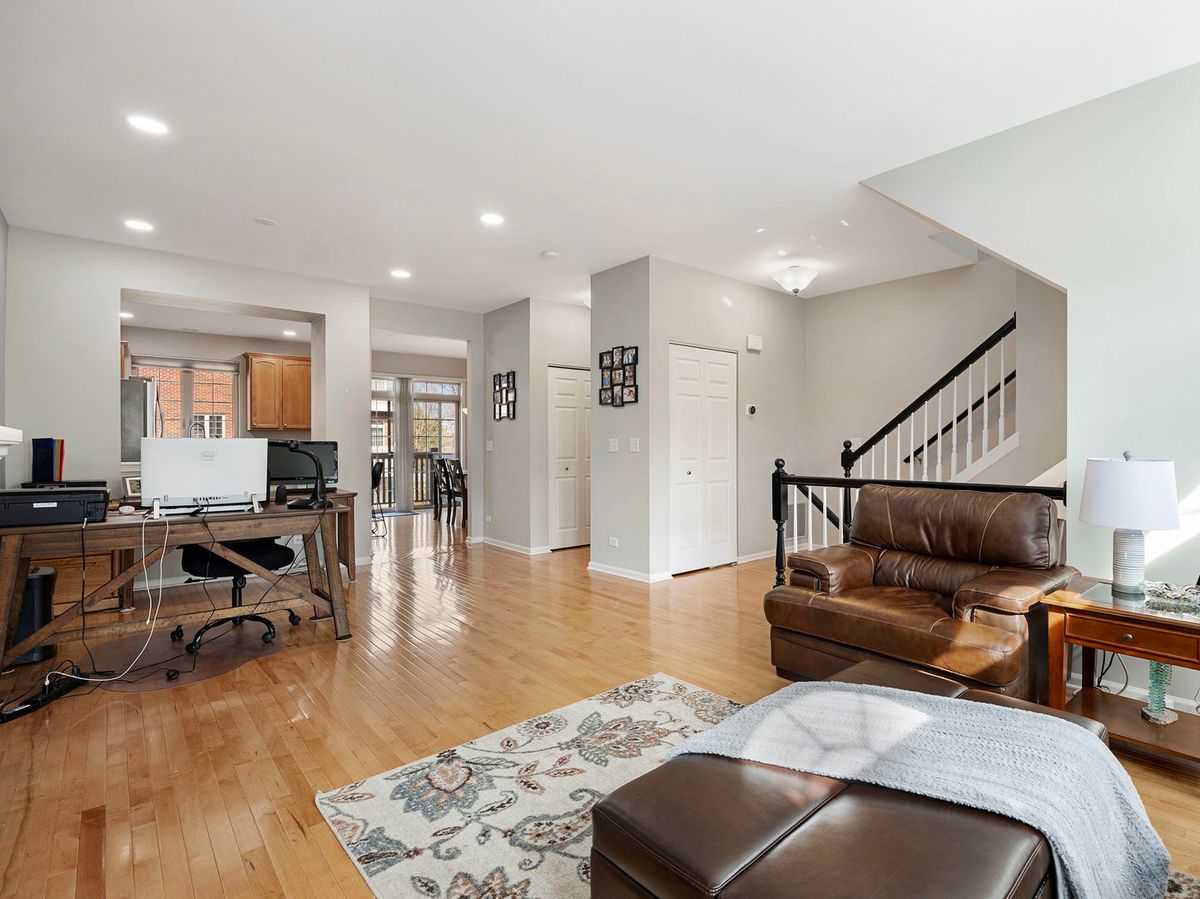 27W711 Meadowview Drive, Winfield, IL 60190