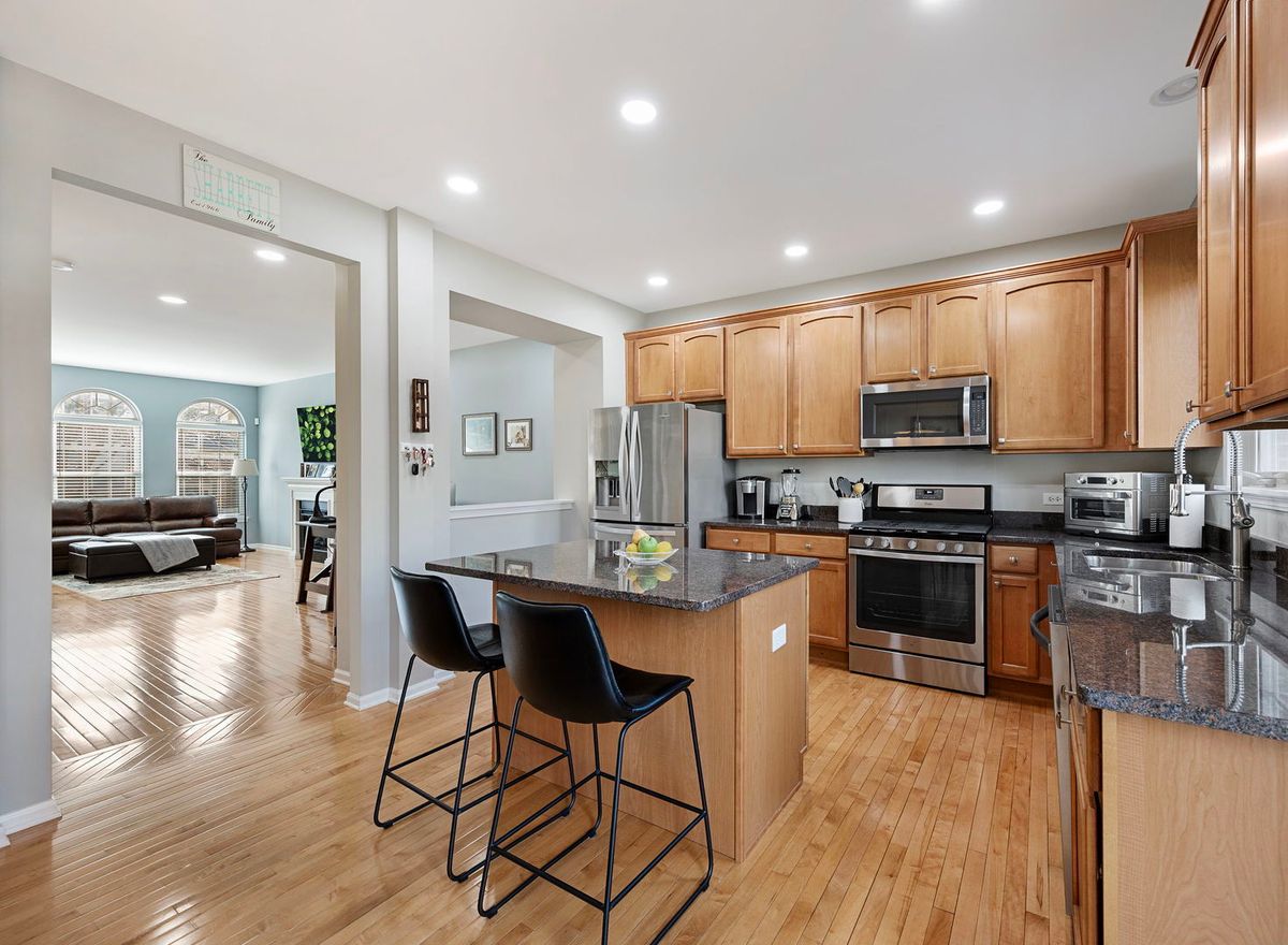 27W711 Meadowview Drive, Winfield, IL 60190