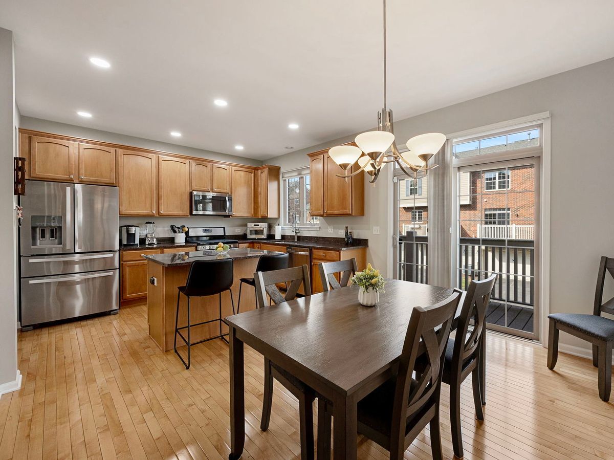 27W711 Meadowview Drive, Winfield, IL 60190