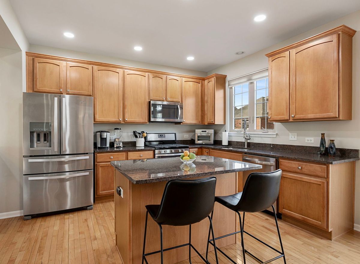 27W711 Meadowview Drive, Winfield, IL 60190