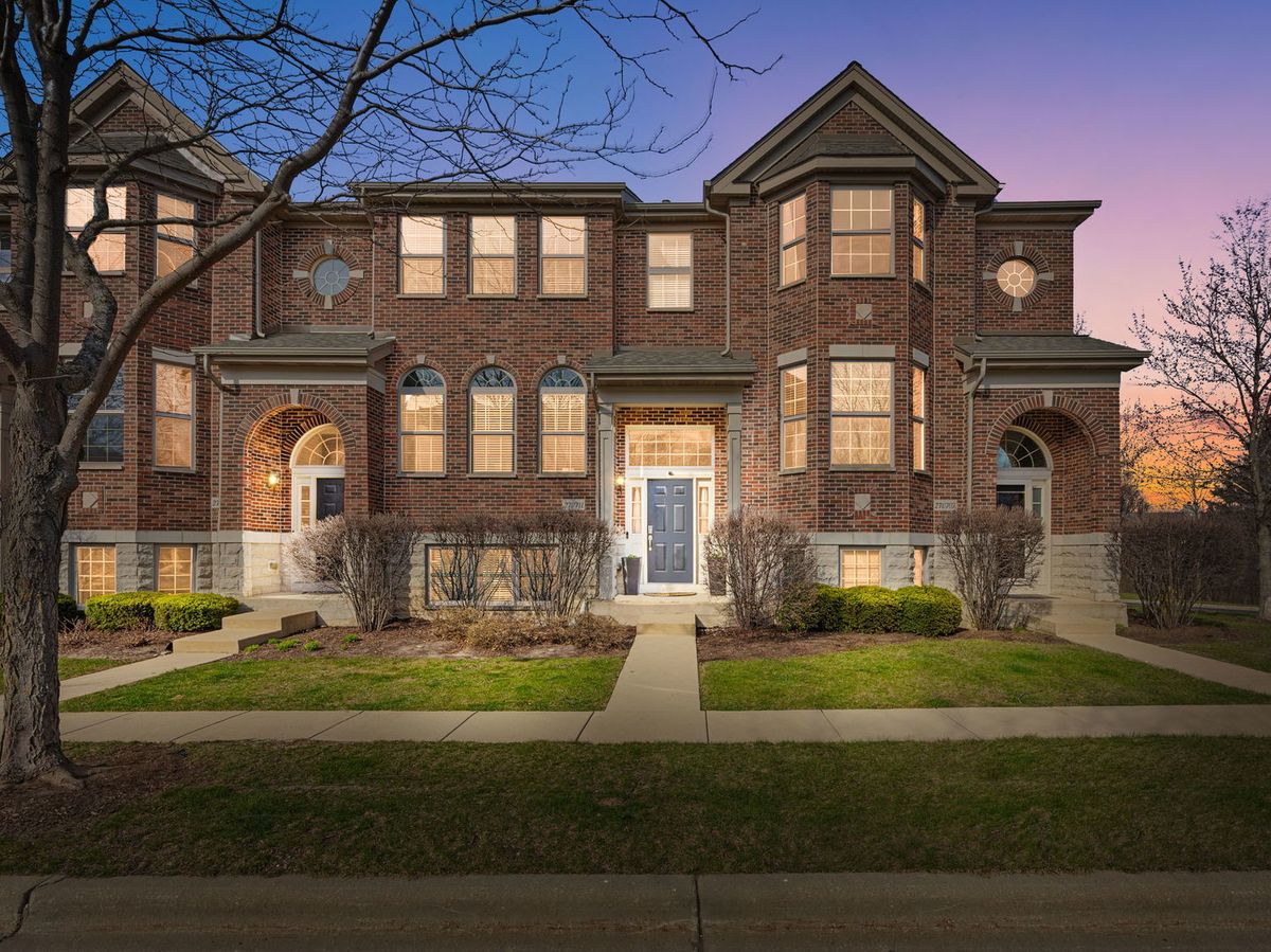 27W711 Meadowview Drive, Winfield, IL 60190