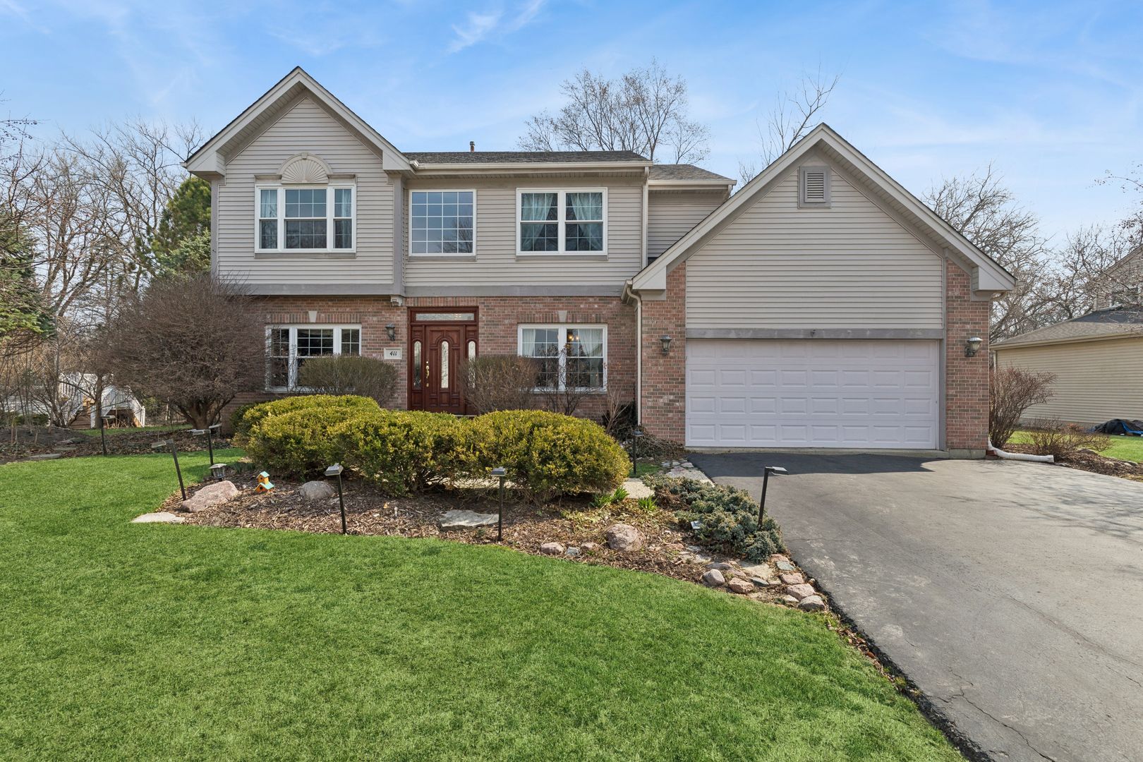 411 Oak Grove Circle — Wauconda, IL 60084