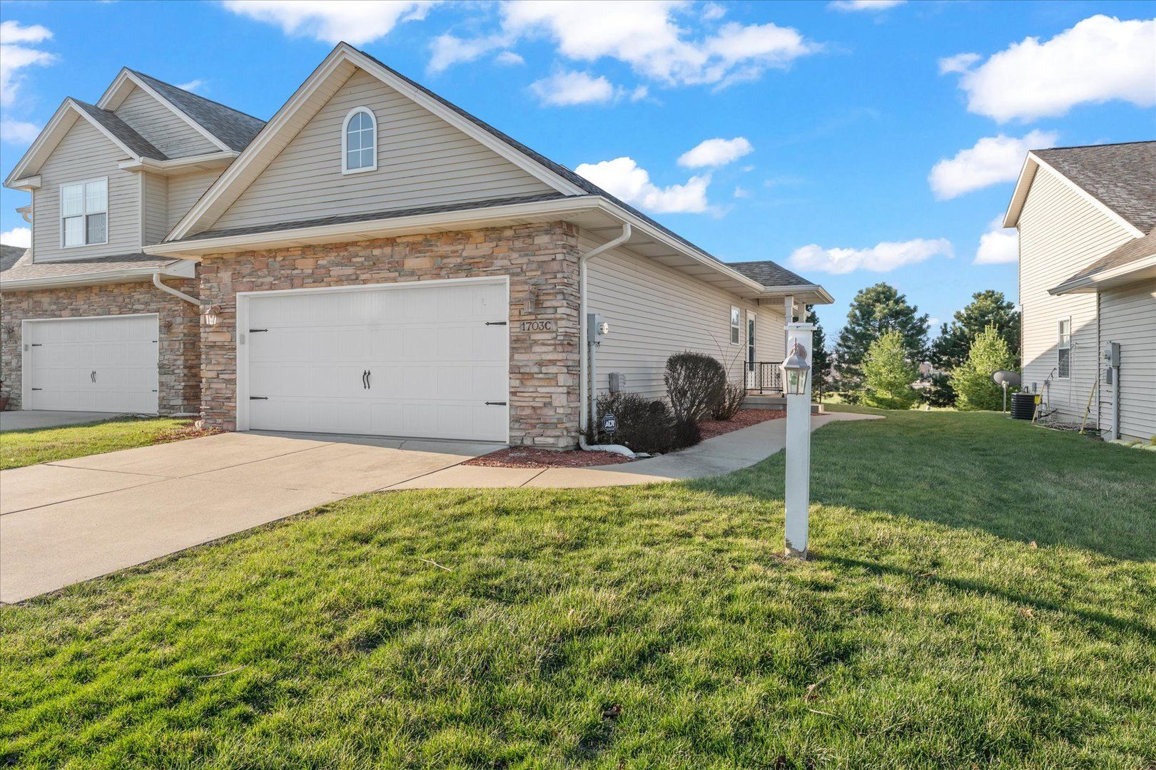 1703 Timber Wolf Lane #C — Mahomet, IL 61853