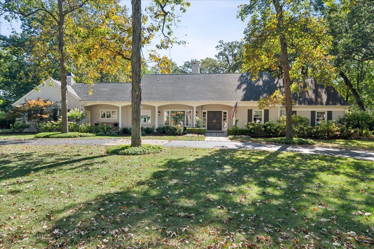 1045 OAK GROVE Lane, Lake Forest, IL 60045