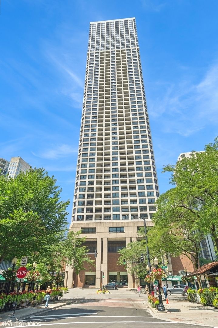 1030 State Street, Chicago, IL 60610