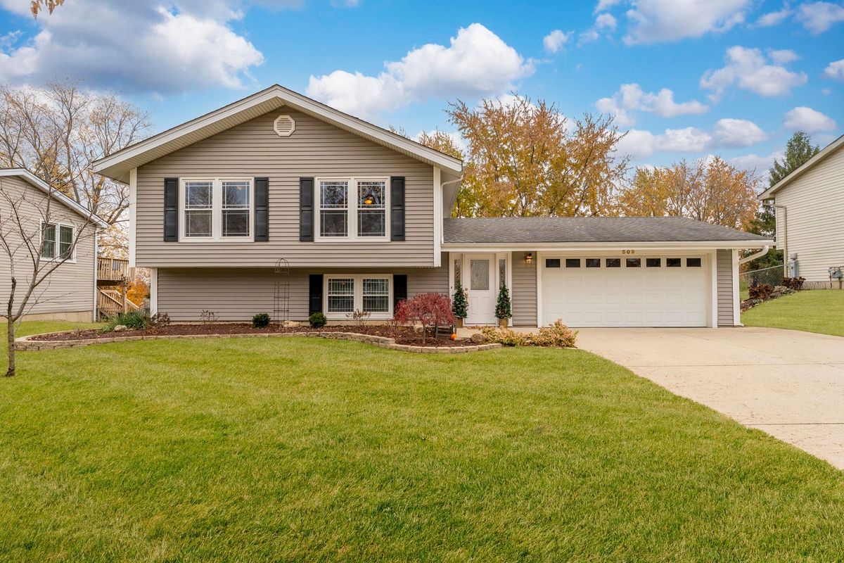 309 Plymouth Lane, Bloomingdale, IL 60108