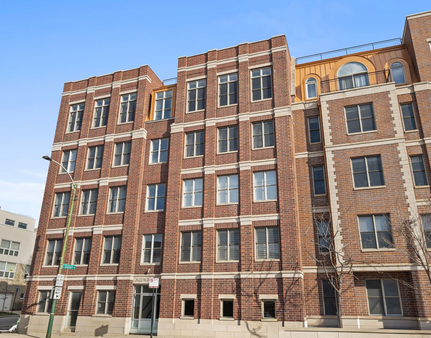 2622 W DIVERSEY Avenue #201 — Chicago, IL 60647