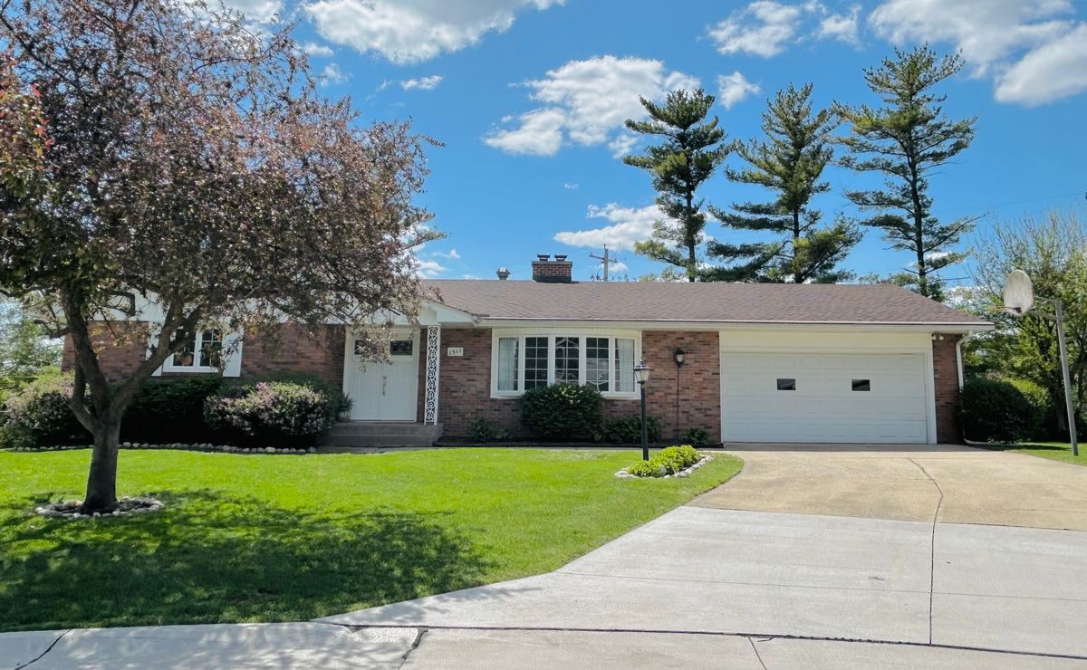 1511 Hillcrest Court, Bettendorf, IA 52722