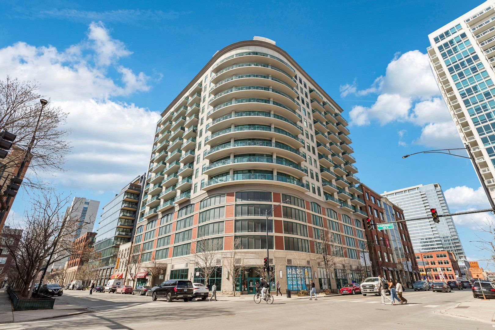 340 W Superior Street #1102 — Chicago, IL 60654