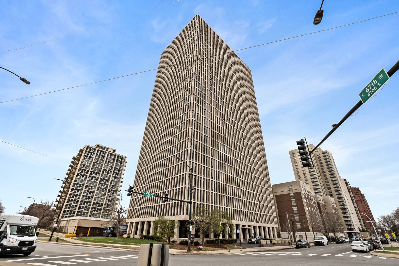 6700 S South Shore Drive #2J — Chicago, IL 60649