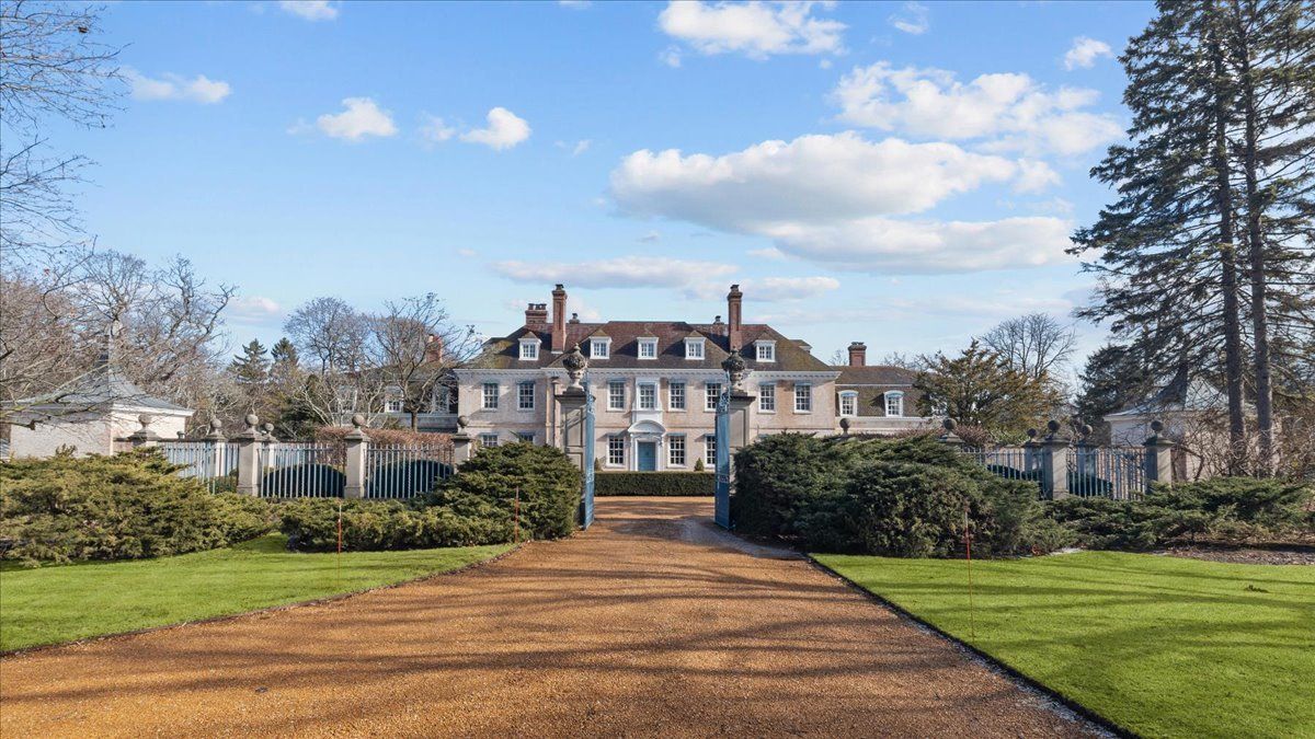 255 Green Bay Road, Lake Forest, IL 60045