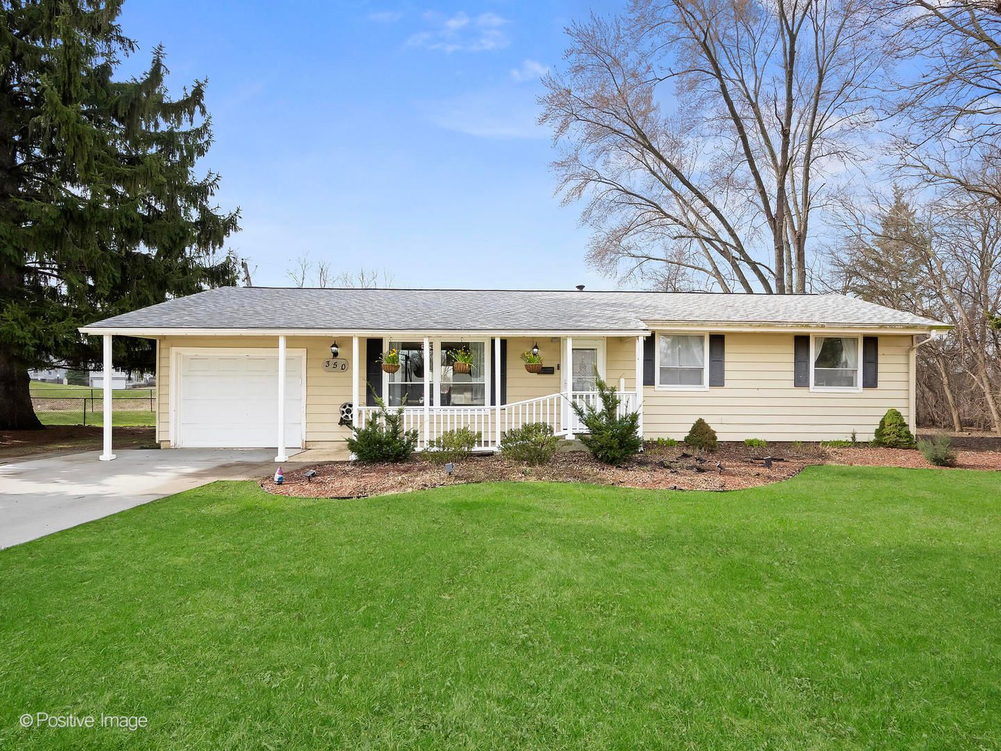 350 Shawnee Drive — Carol Stream, IL 60188