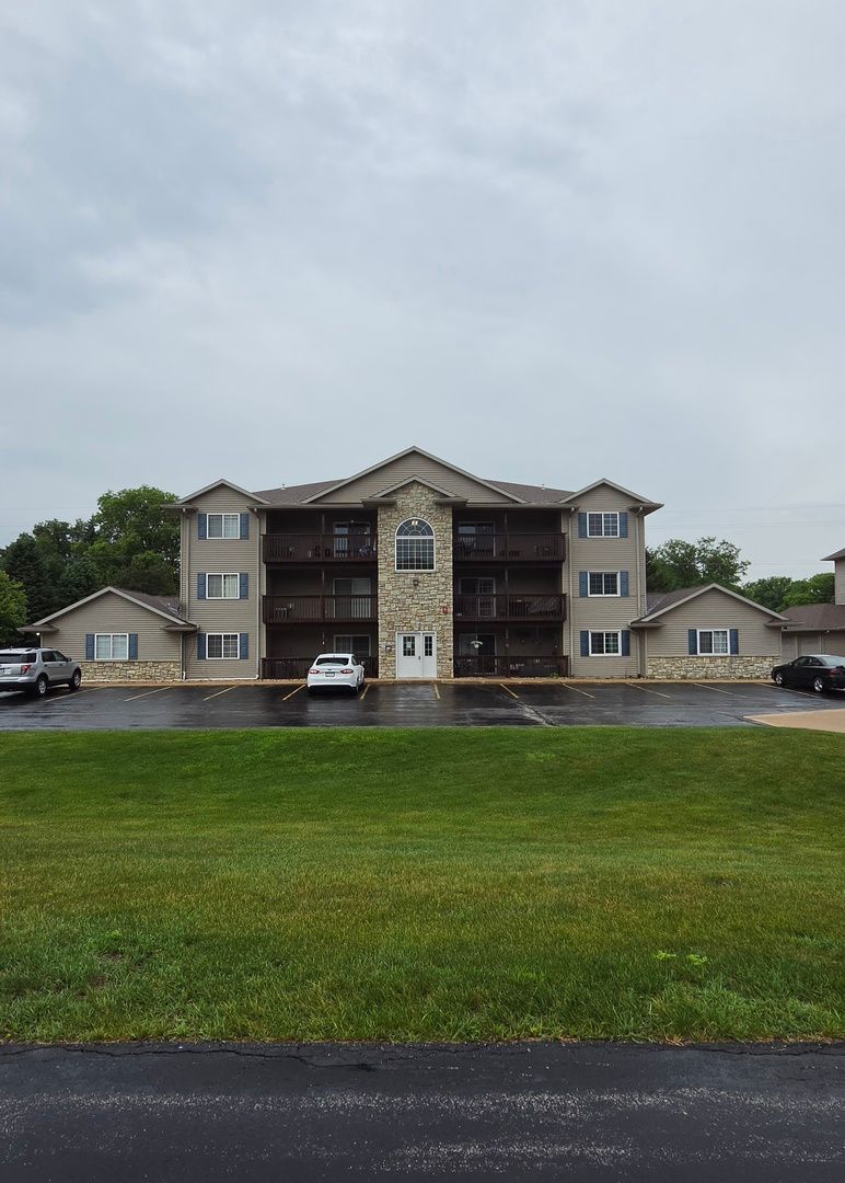 109 E Price Street #301 — Eldridge, IA 52748