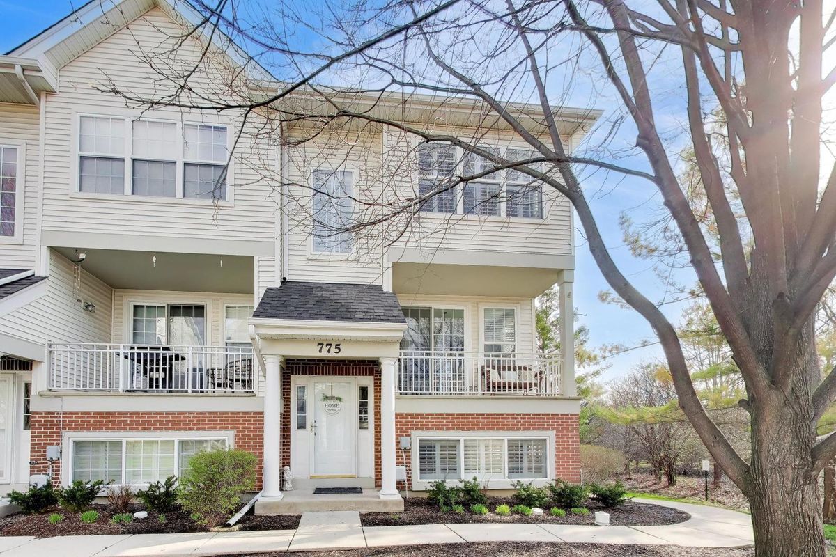 775 Pheasant Trail, St. Charles, IL 60174