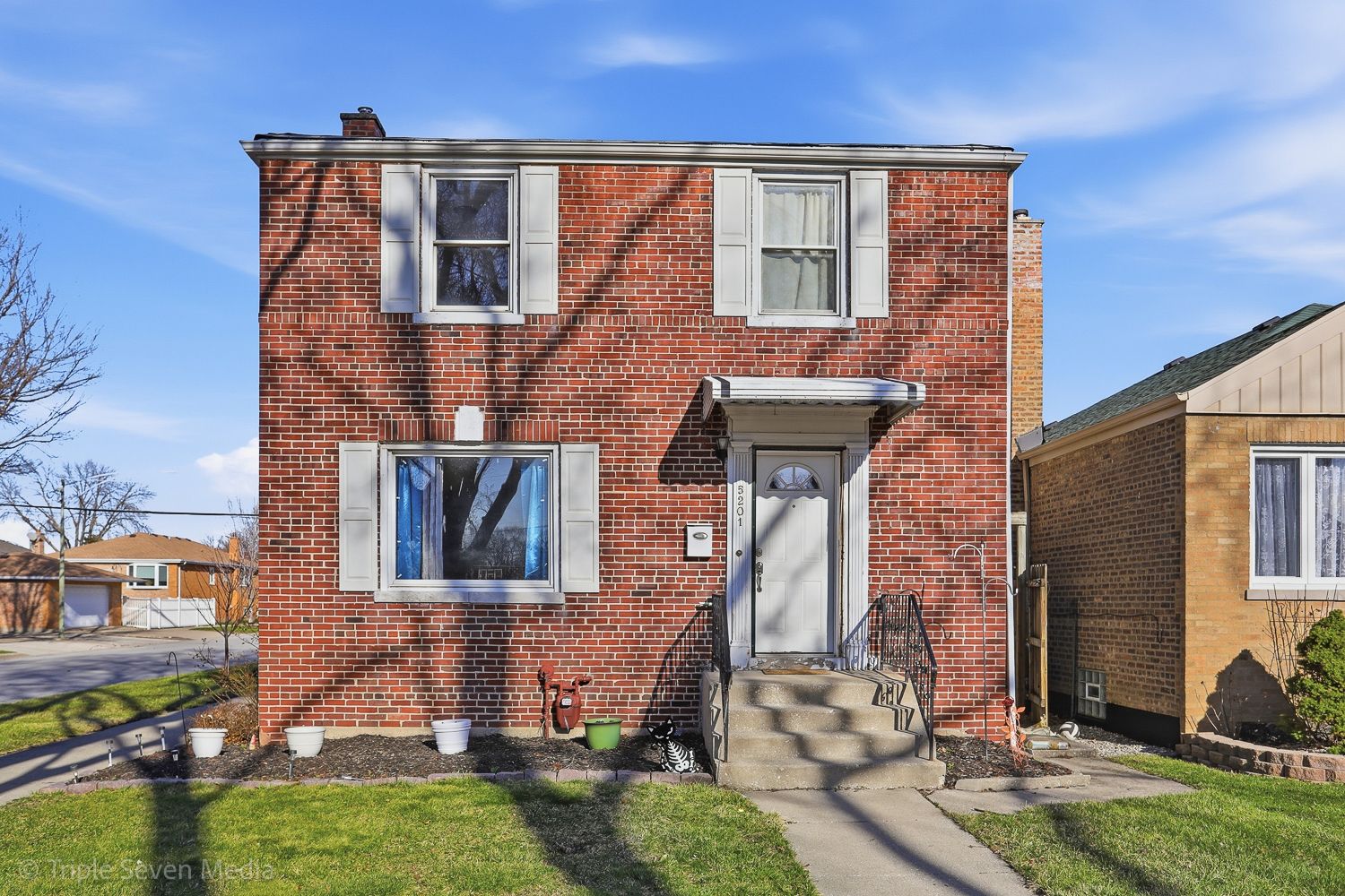 5201 S Neenah Avenue — Chicago, IL 60638