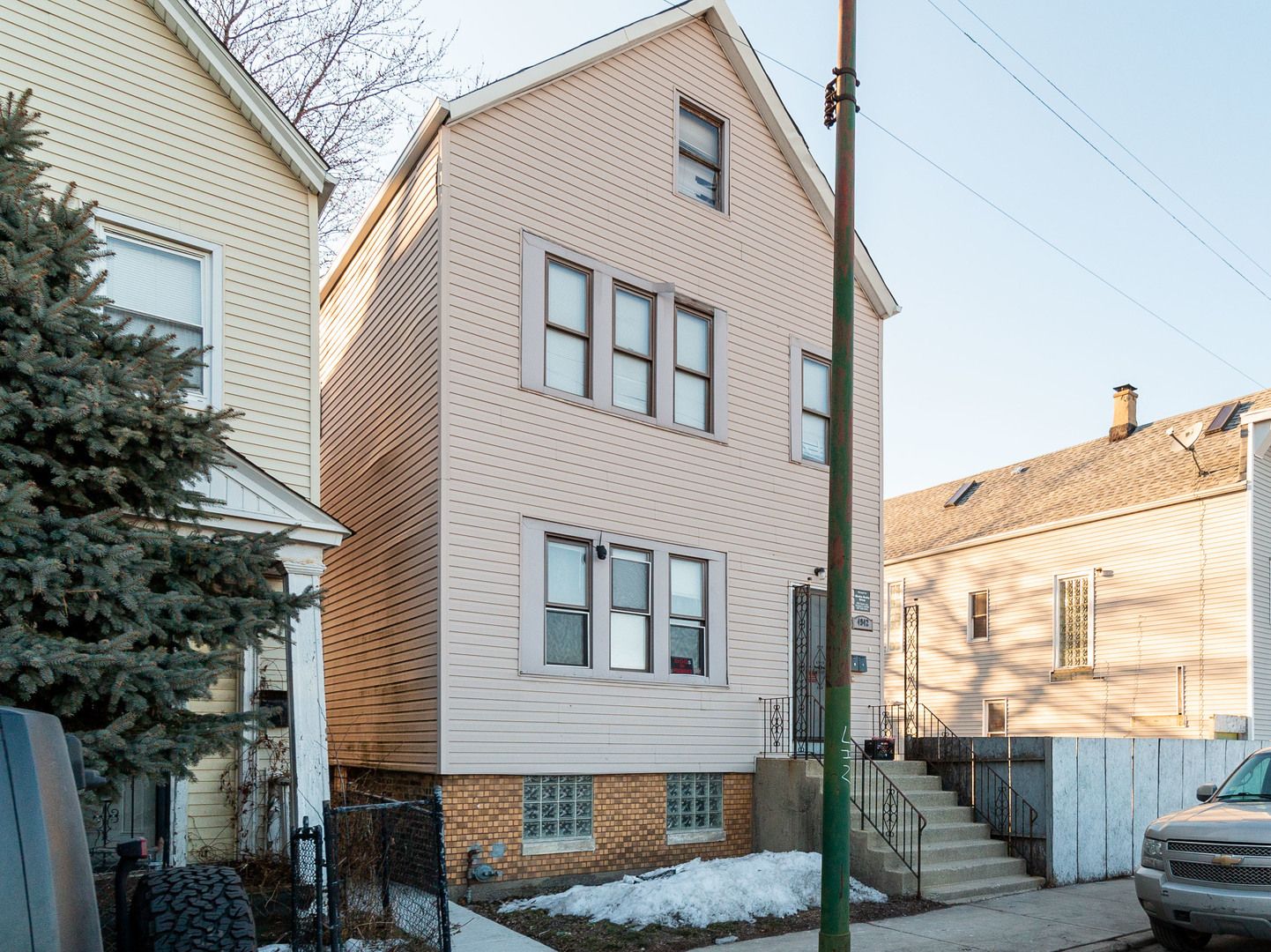 4942 S RACINE Avenue — Chicago, IL 60609