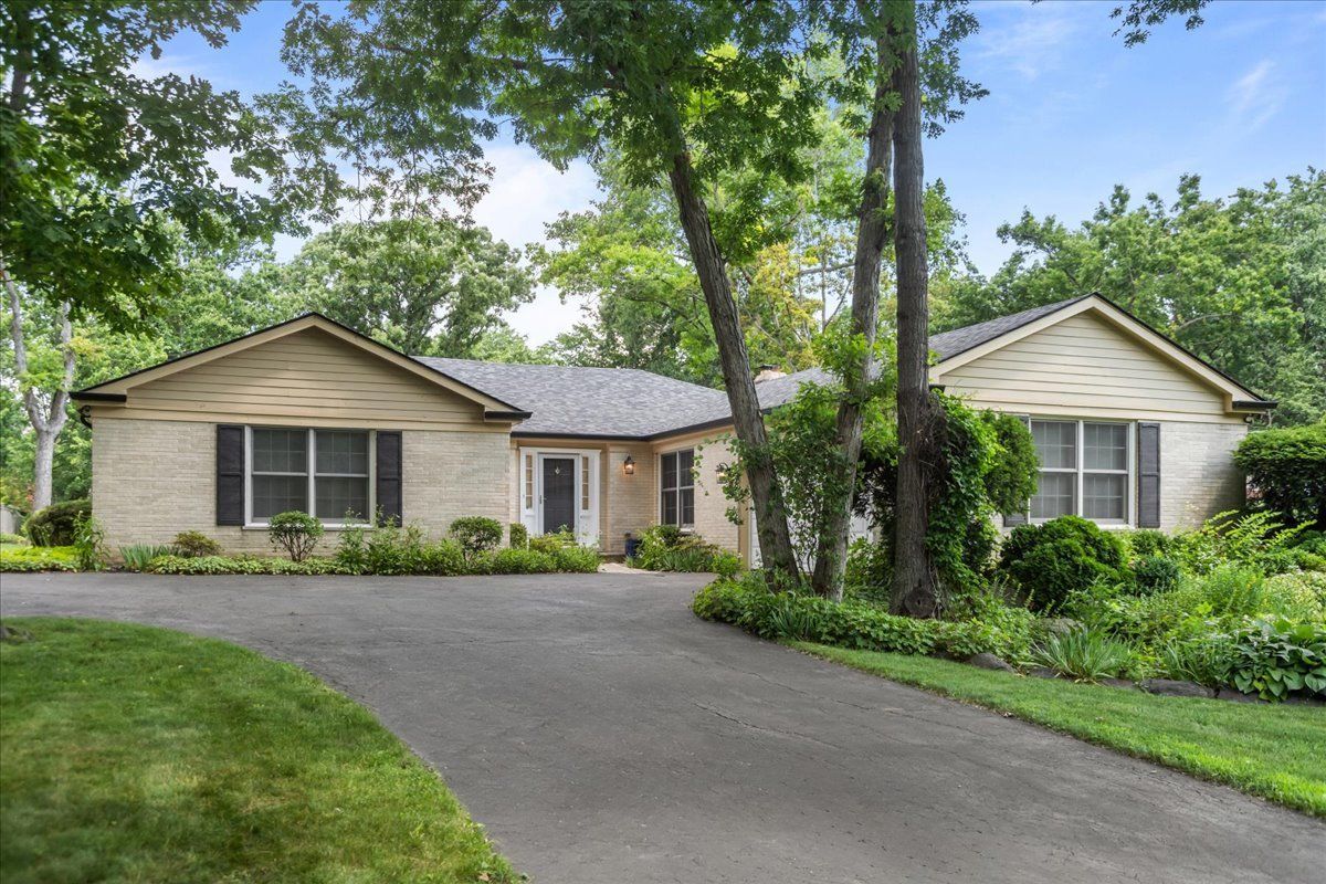 912 Morningside Drive — Lake Forest, IL 60045