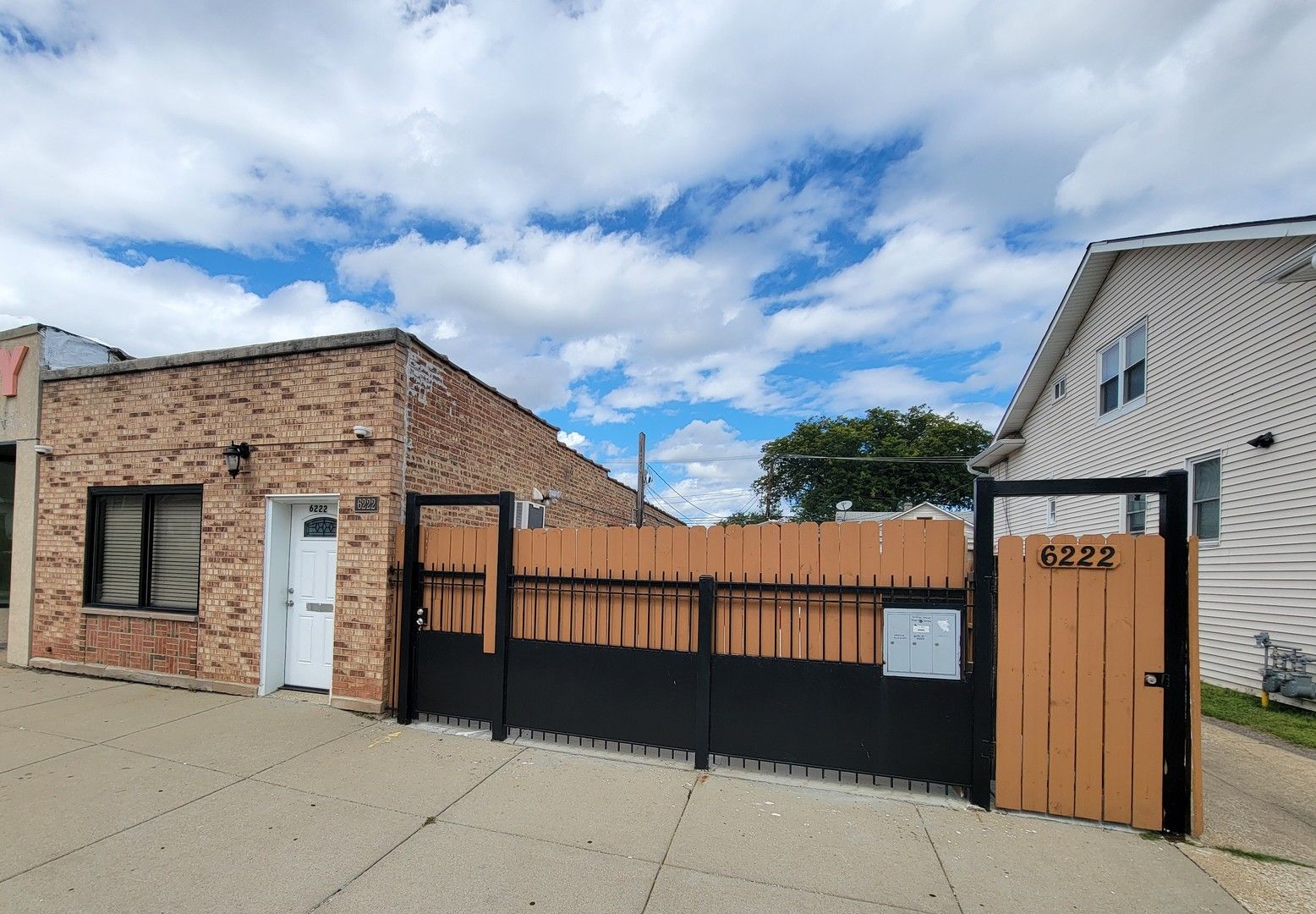 6222 W Addison Street #2 — Chicago, IL 60634