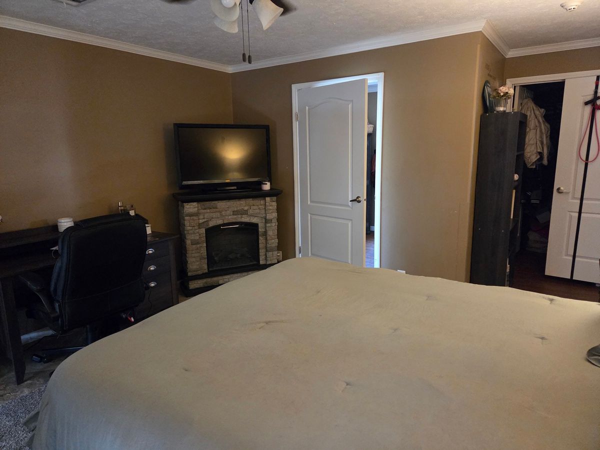 104 S Douglas Street, Mcleansboro, IL 62859