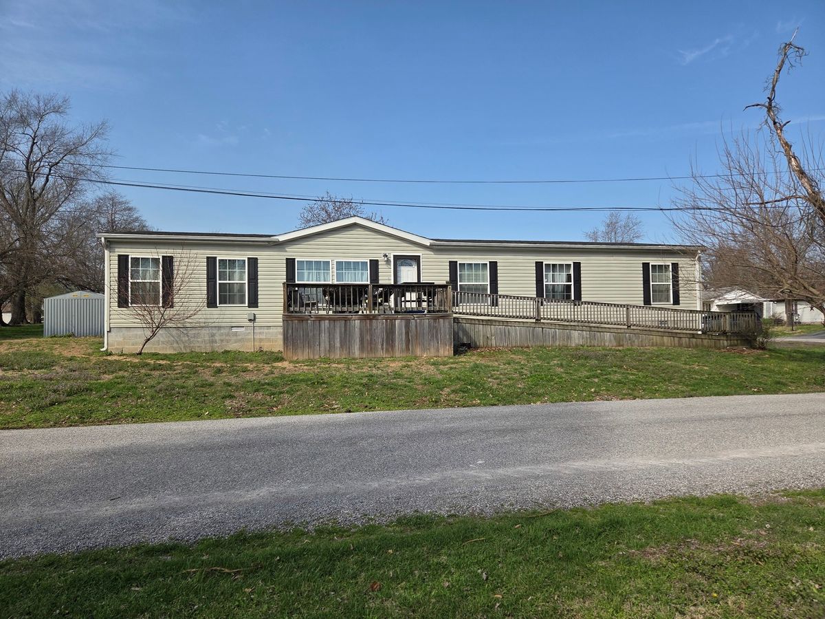104 S Douglas Street, Mcleansboro, IL 62859