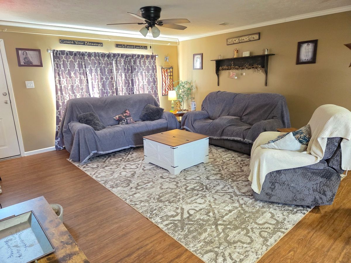 104 S Douglas Street, Mcleansboro, IL 62859