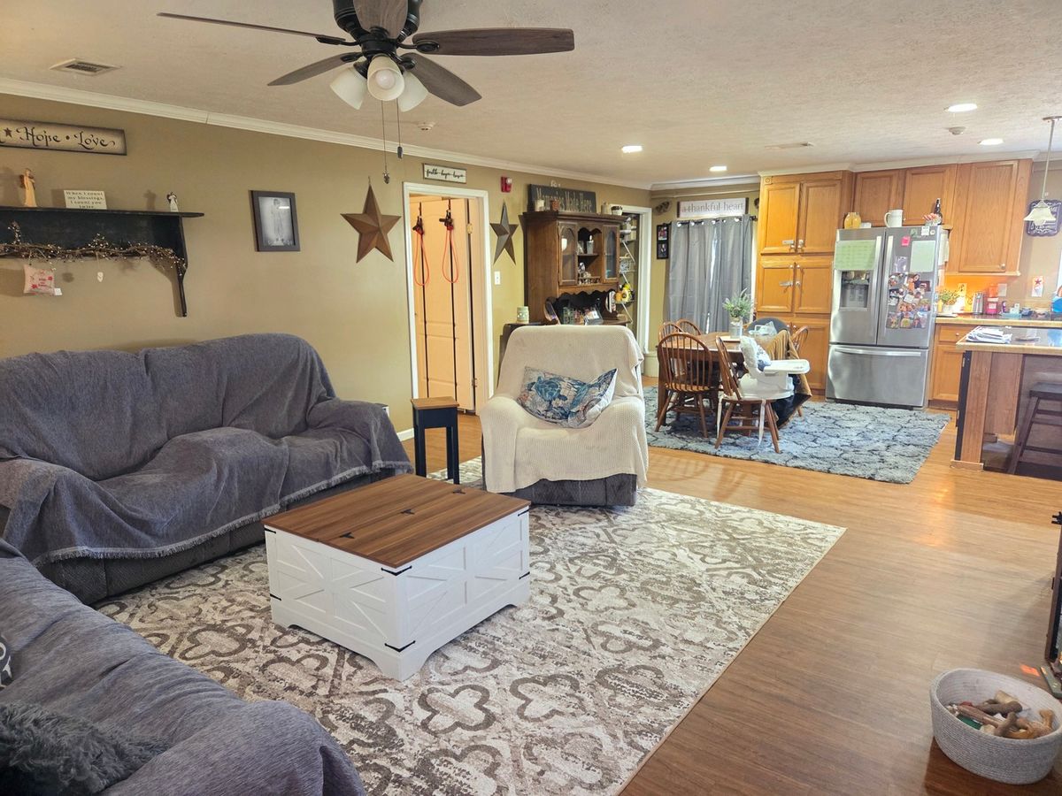 104 S Douglas Street, Mcleansboro, IL 62859