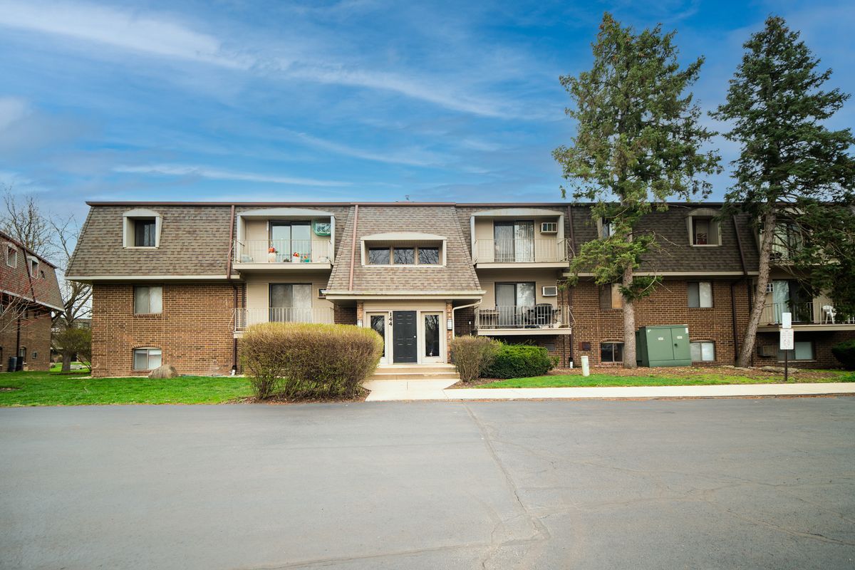 144 Bailey Road, Naperville, IL 60565