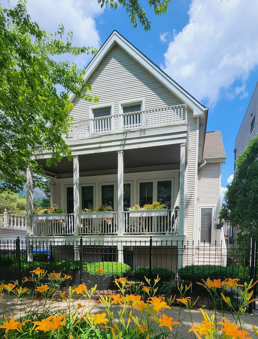 2426 W Lyndale Street — Chicago, IL 60647