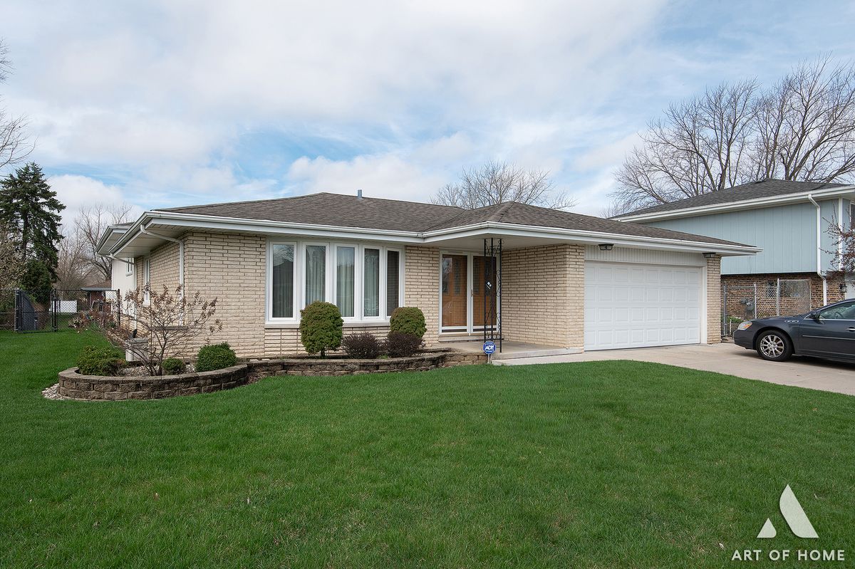 10614 S 84th Avenue, Palos Hills, IL 60465