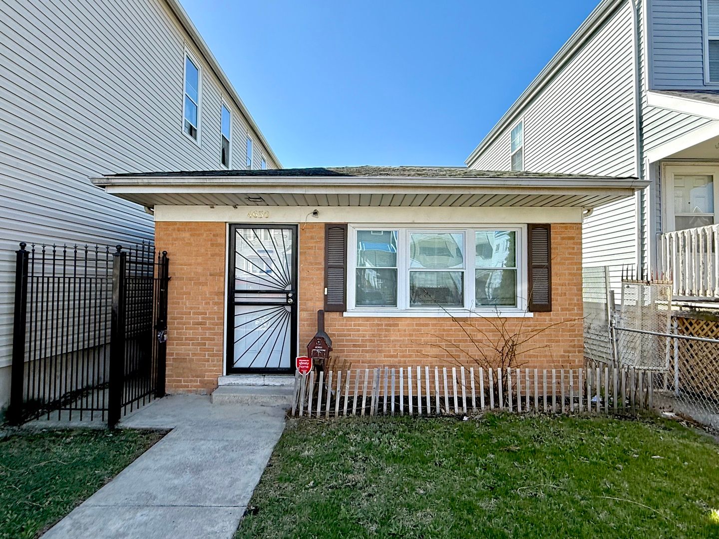 4630 S Honore Street — Chicago, IL 60609