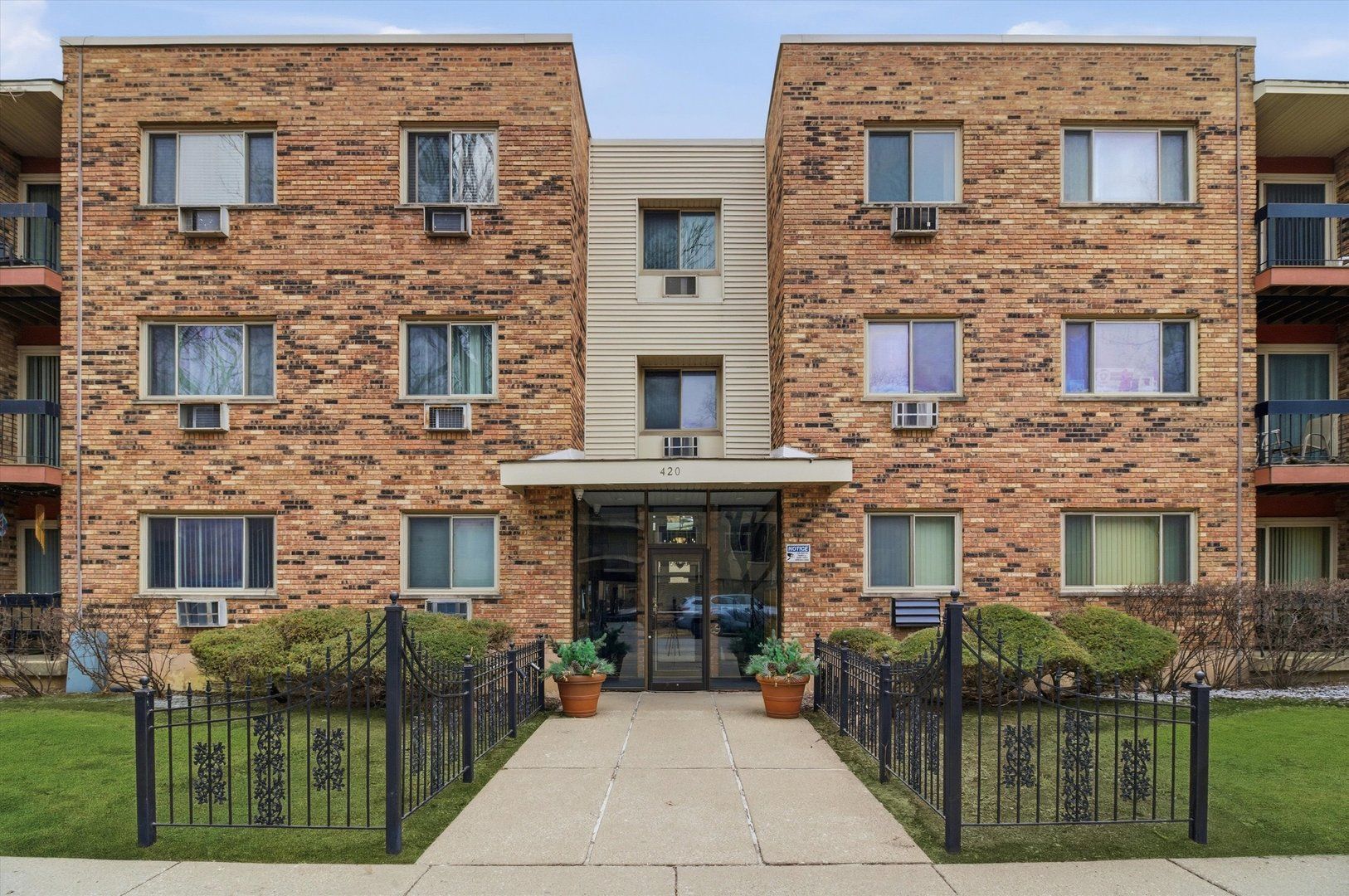 420 S HOME Avenue #107N — Oak Park, IL 60302