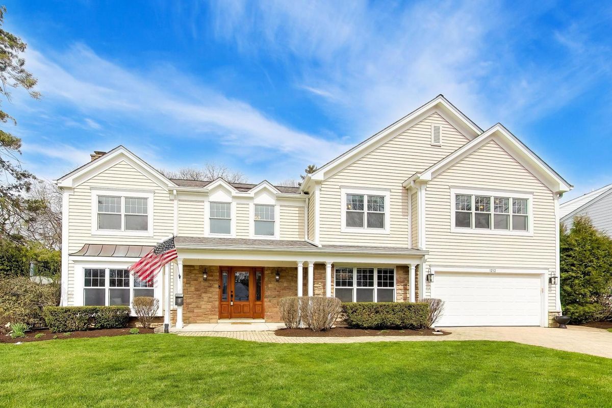 1212 Clarendon Road, Arlington Heights, IL 60004