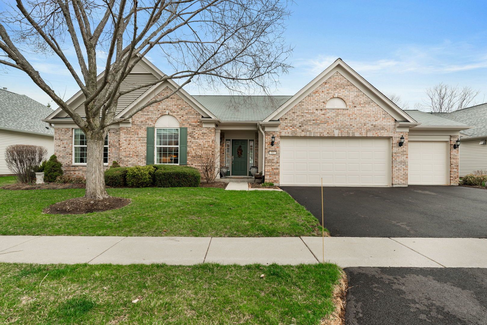 585 Tuscan View Drive — Elgin, IL 60124