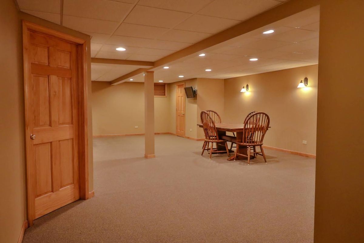 7N240 West End Road, Roselle, IL 60172
