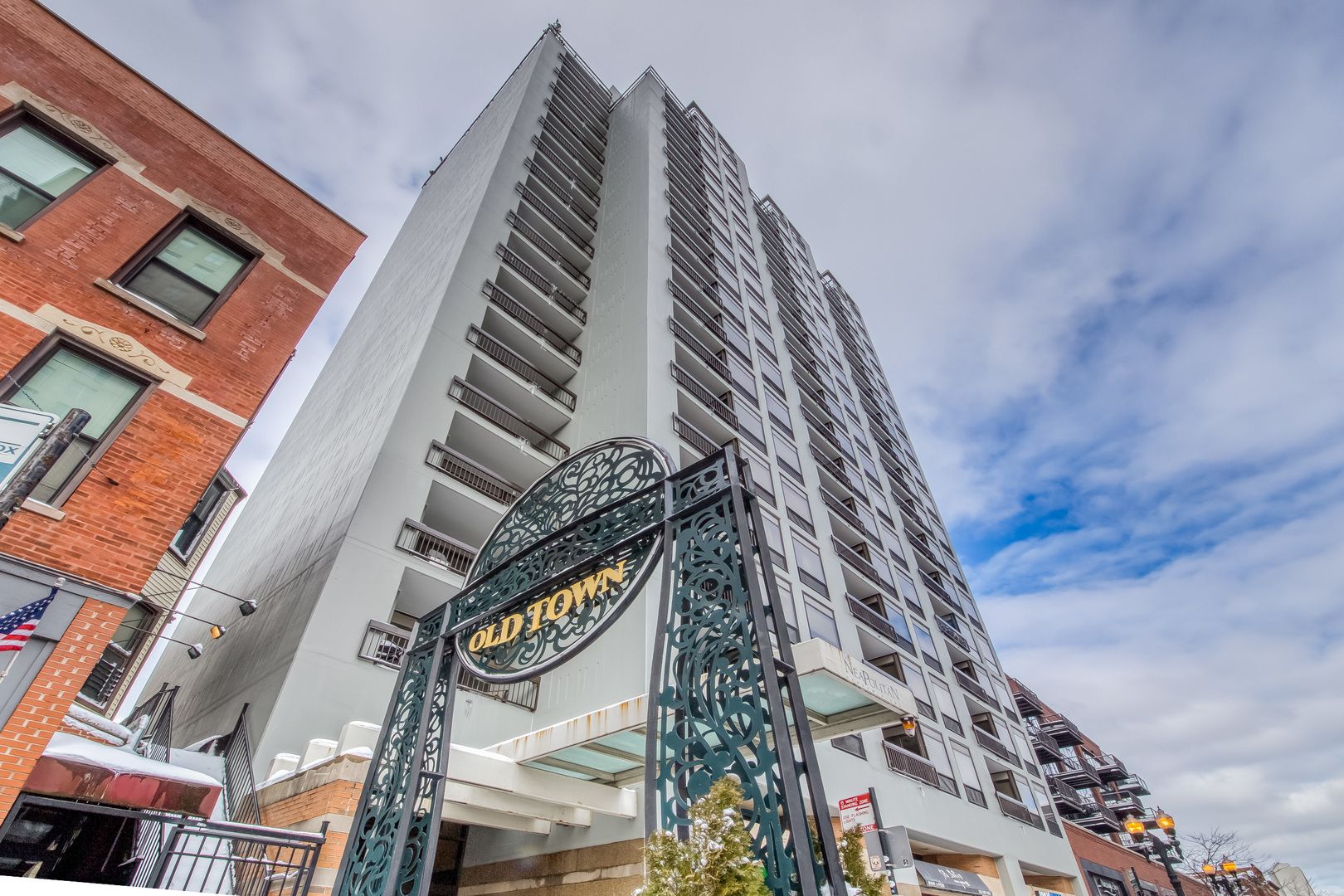 1212 N Wells Street #1401 — Chicago, IL 60610