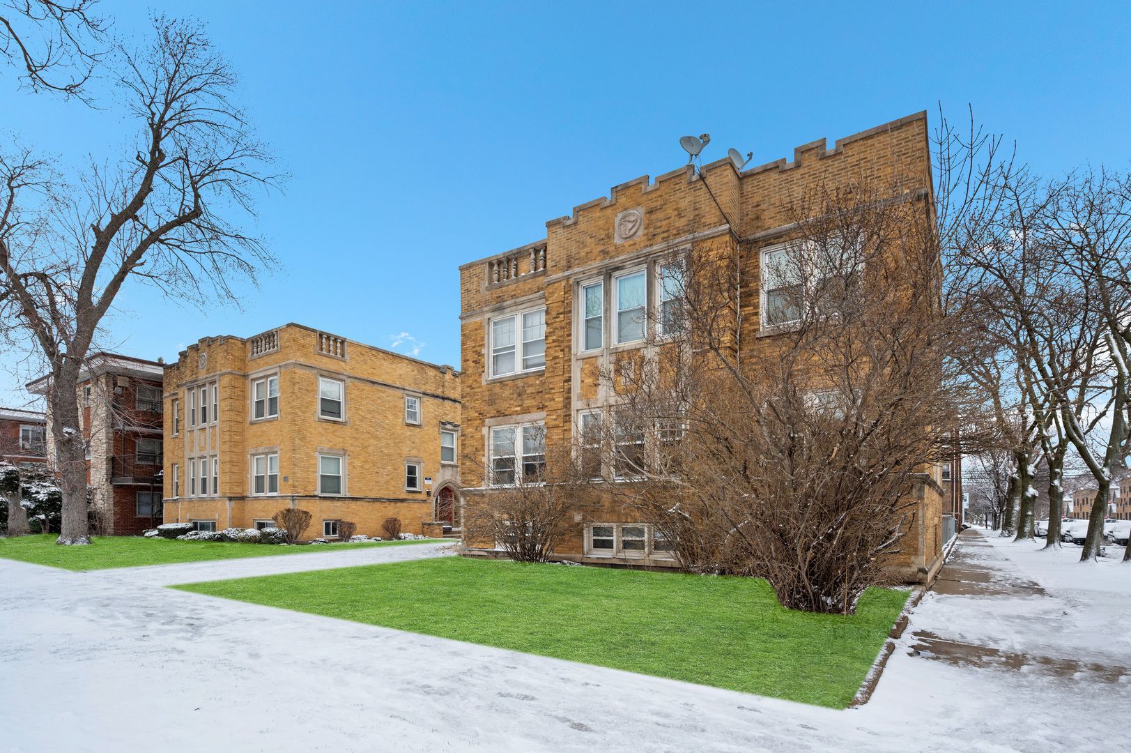 4209 N Keystone Avenue #2W — Chicago, IL 60641