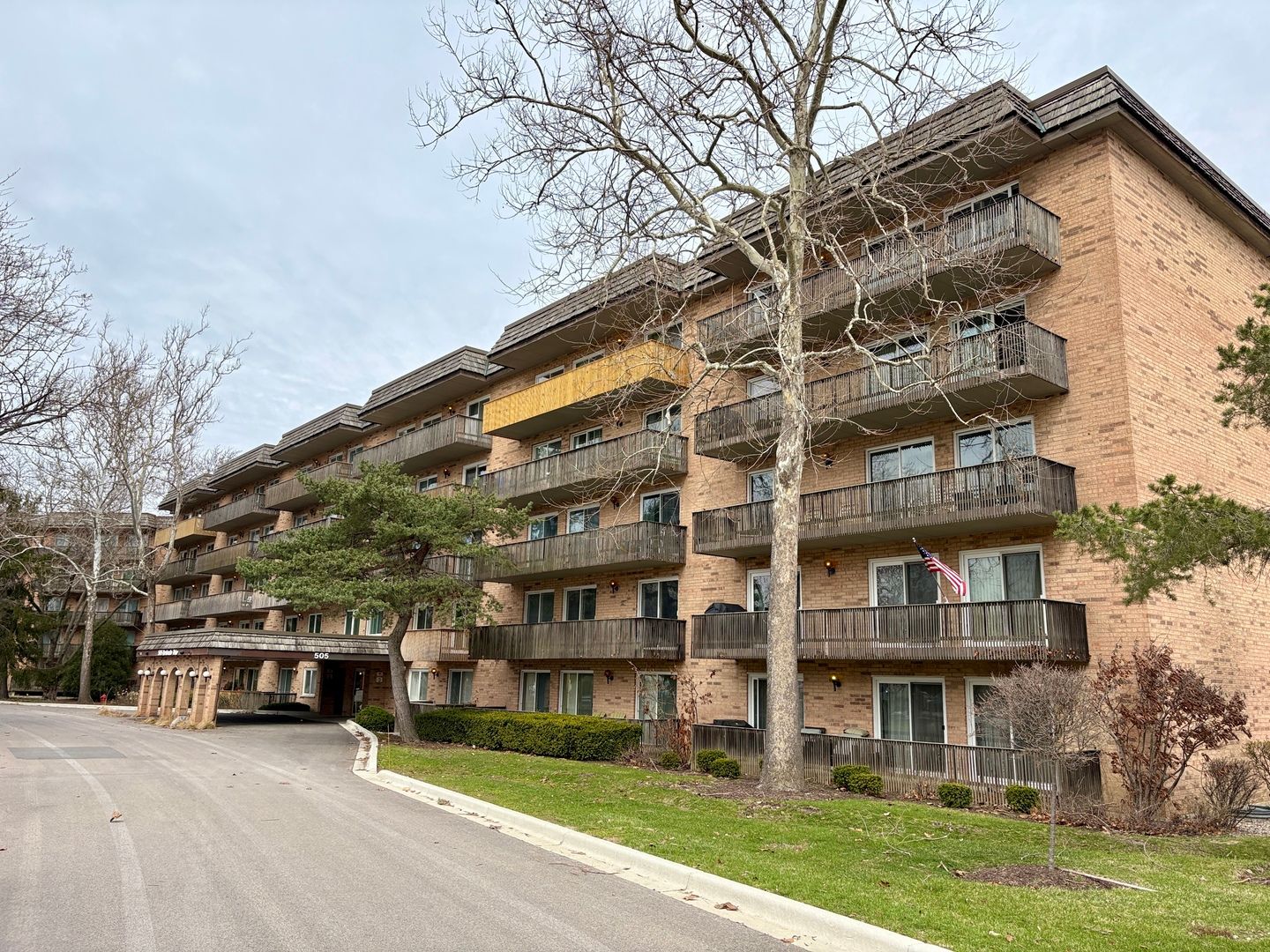 505 Redondo Drive #407 — Downers Grove, IL 60516