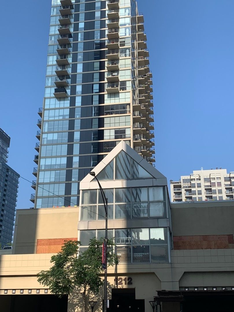 1212 La Salle Drive, Chicago, IL 60610
