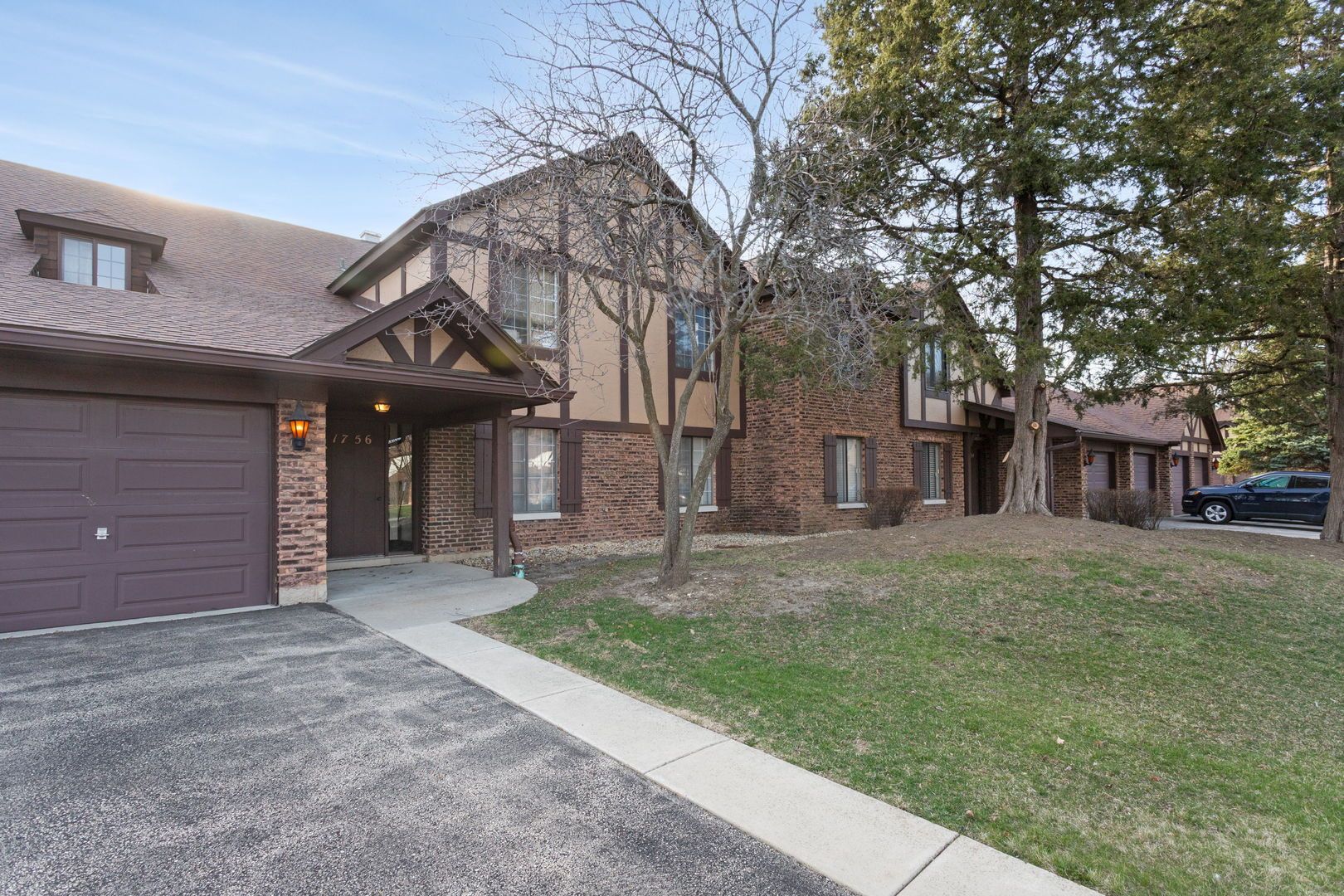 1756 Plymouth Court #B — Wheaton, IL 60189