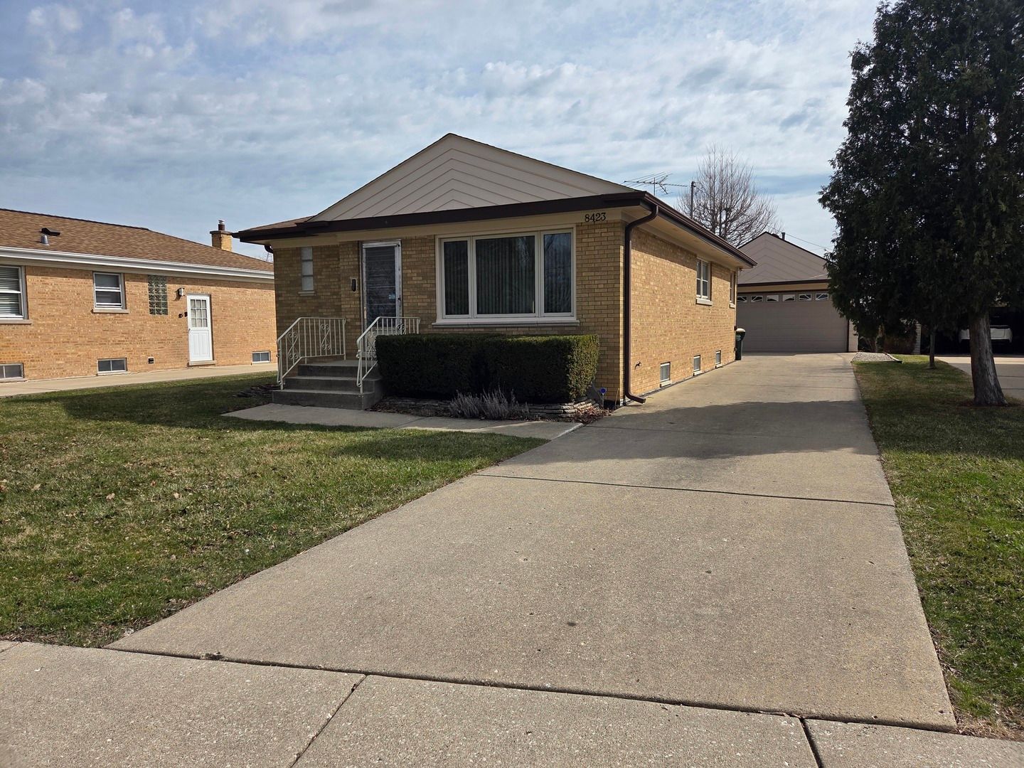 8423 N Shermer Road N — Niles, IL 60714