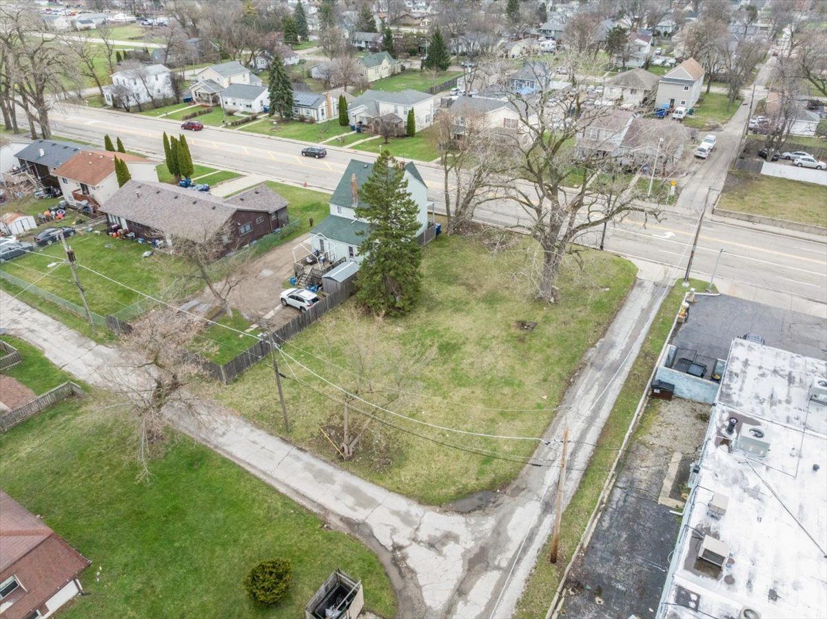 2130 Lewis Avenue — North Chicago, IL 60064