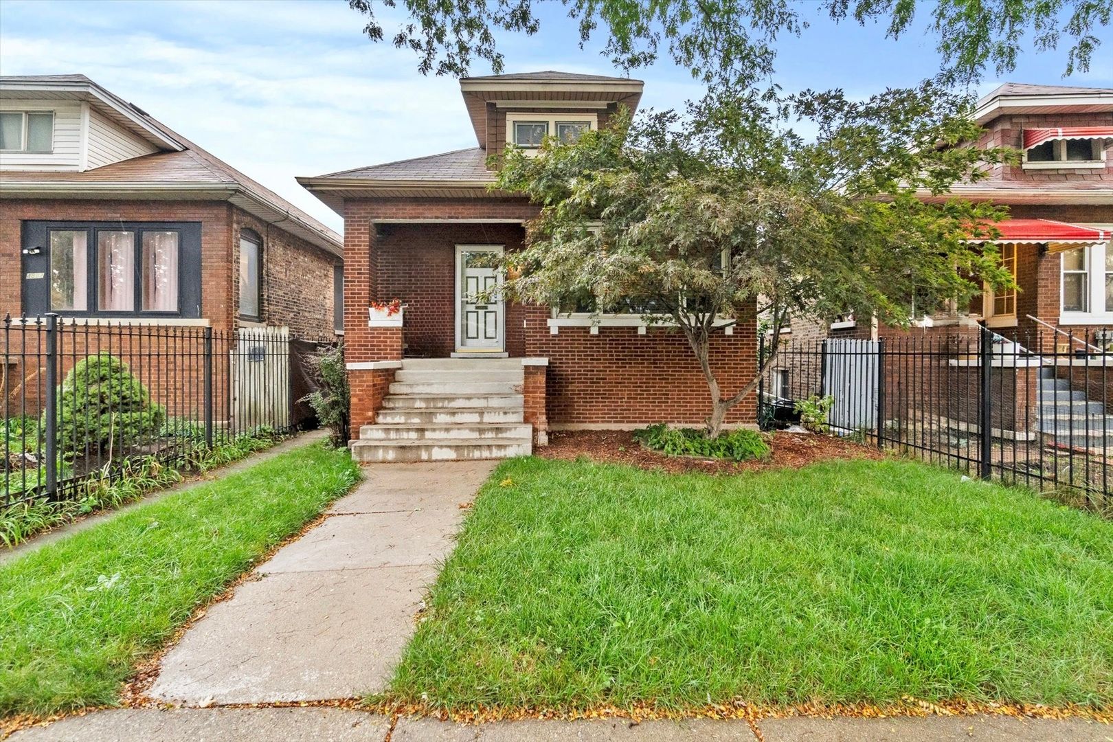 4820 W Haddon Avenue — Chicago, IL 60651