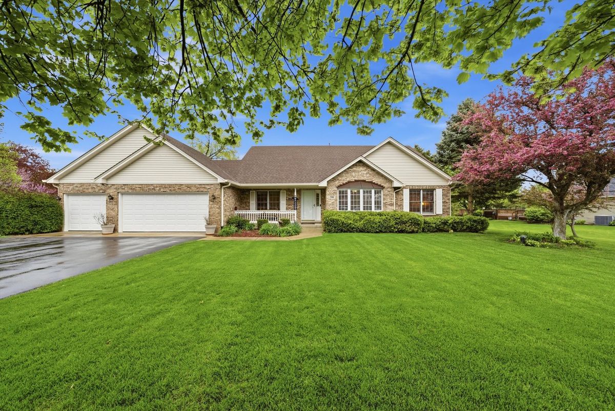 706 Silver Glen Road, McHenry, IL 60050