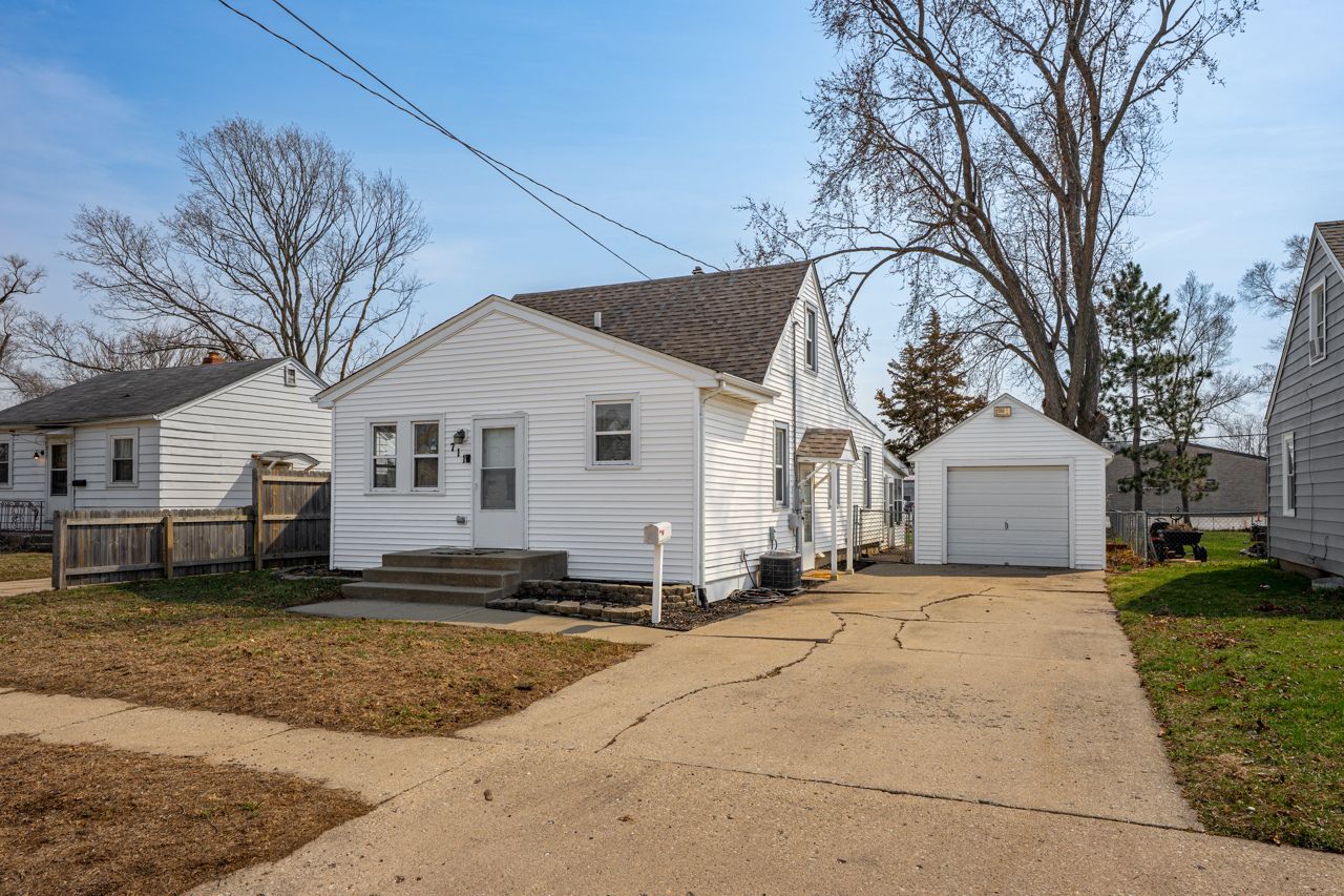 711 Renrose Avenue — Loves Park, IL 61111