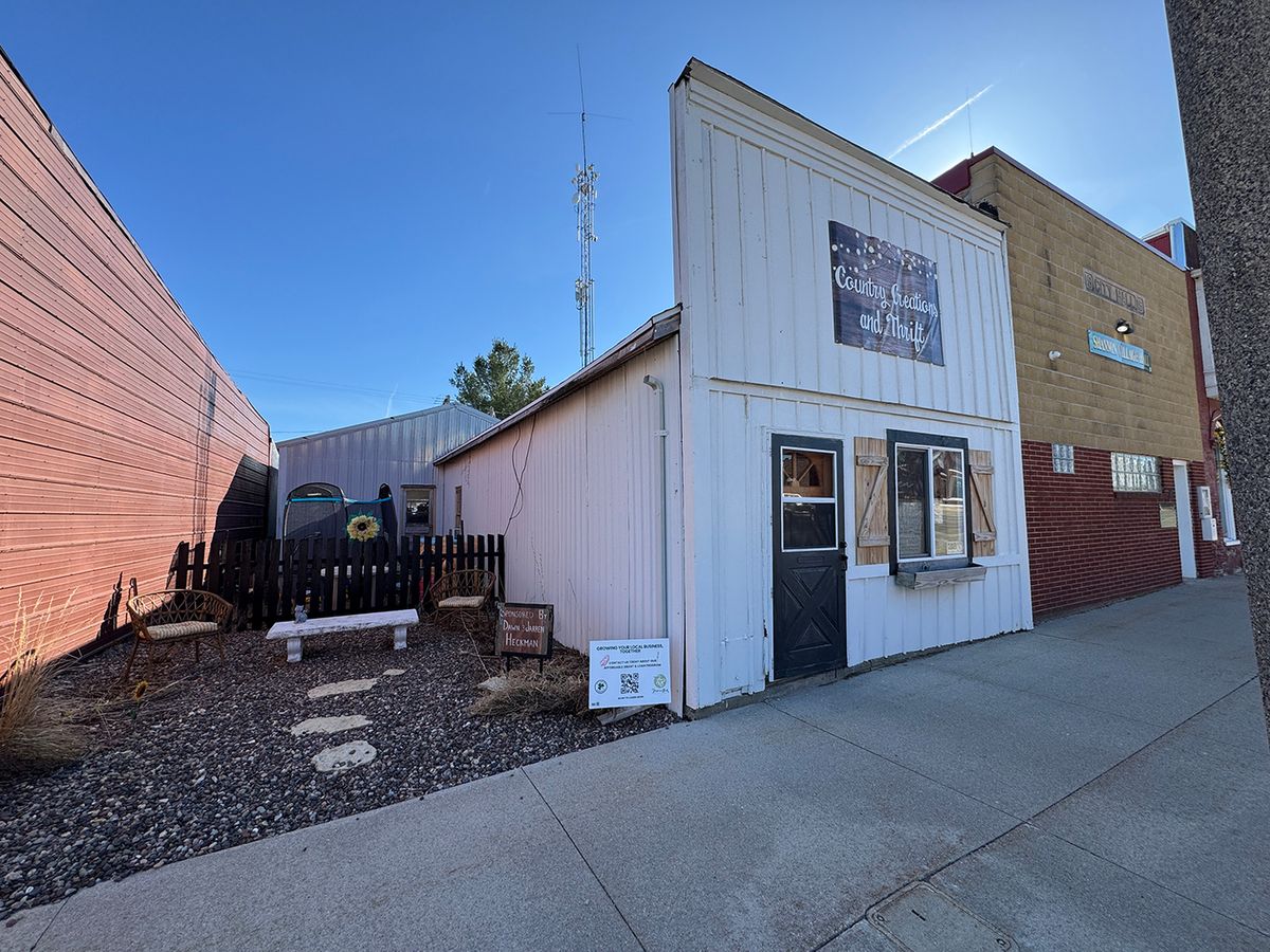 21 Market Street, Shannon, IL 61078